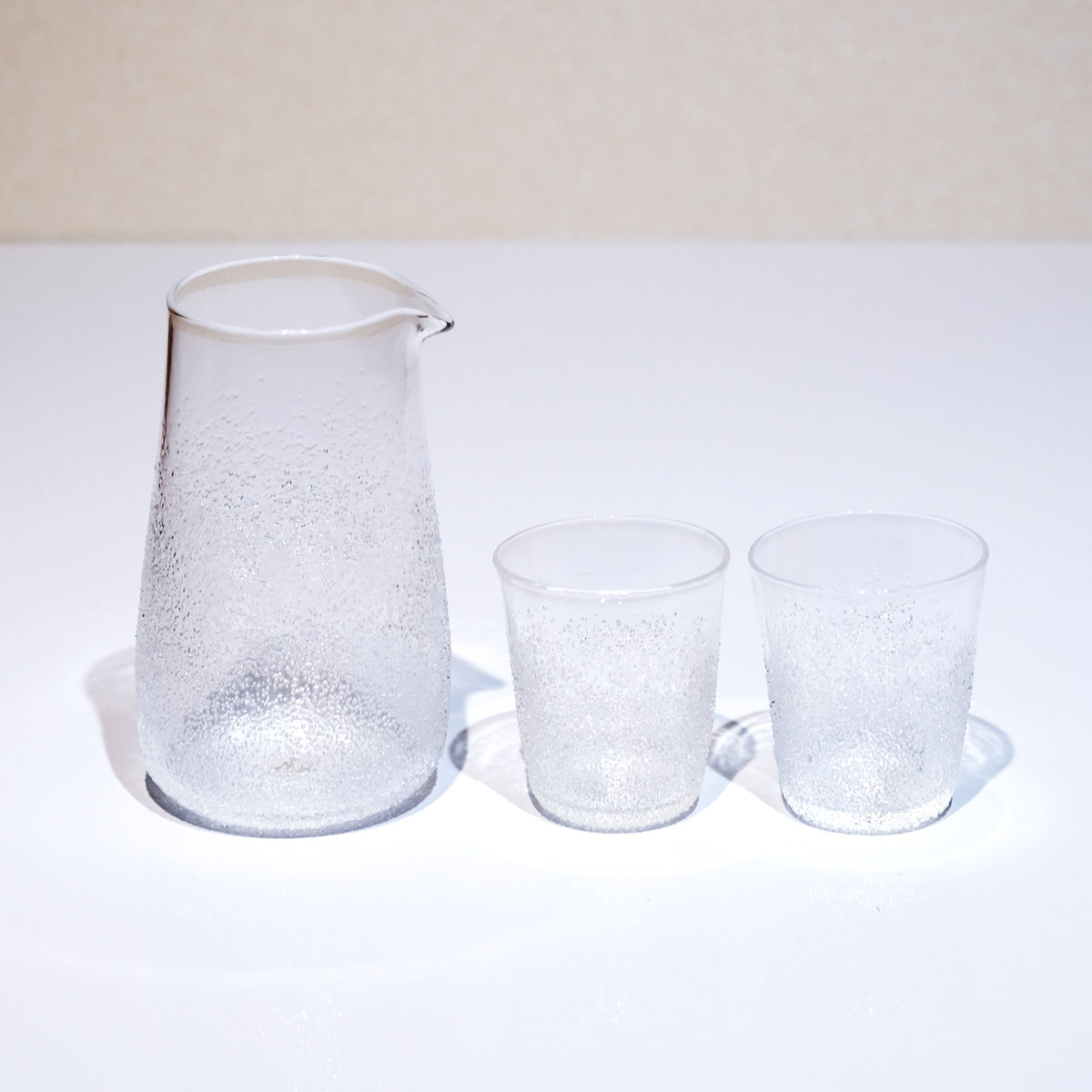 FUKU glassworks うたかた 冷酒器セット (日本酒ピッチャー・ぐい呑 (縦) 2個) フクグラスワークス 相馬佳織 ハンドメイド冷酒器セット