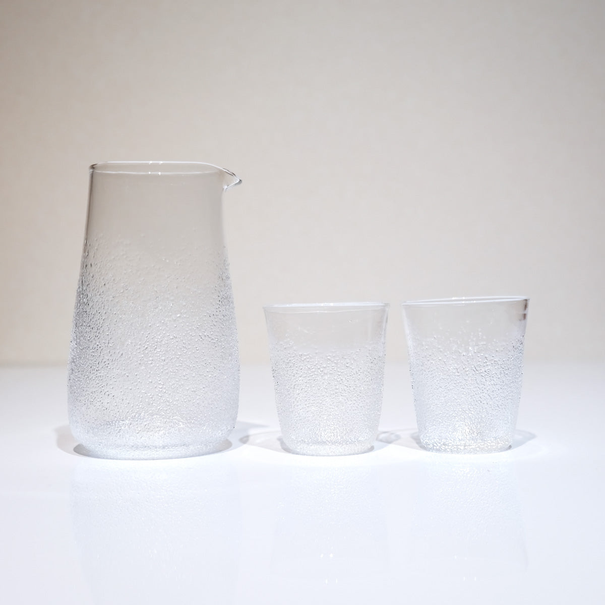 FUKU glassworks うたかた 冷酒器セット (日本酒ピッチャー・ぐい呑 (縦) 2個) フクグラスワークス 相馬佳織 ハンドメイド冷酒器セット
