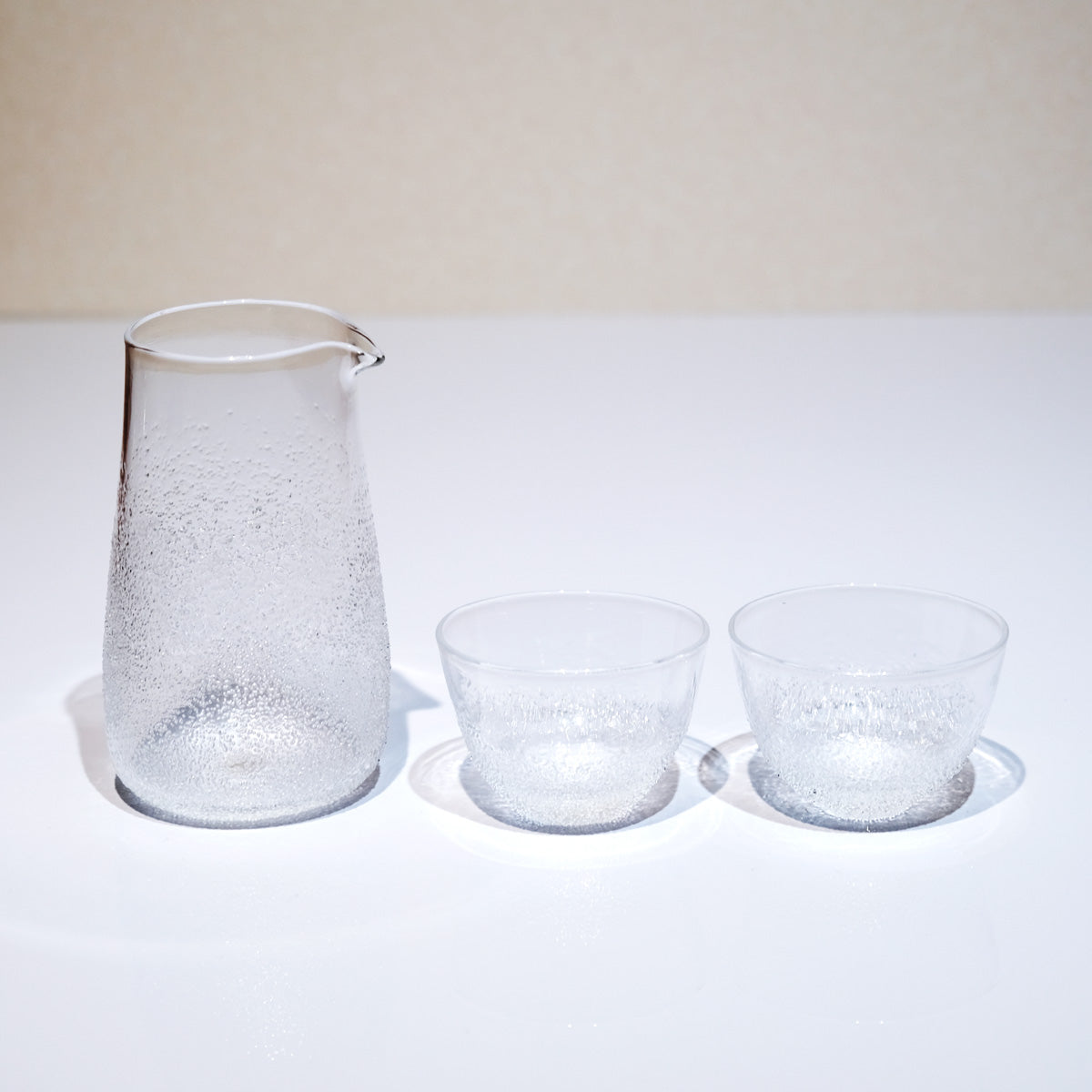 FUKU glassworks うたかた 冷酒器セット (日本酒ピッチャー・ぐい呑 (丸) 2個) フクグラスワークス 相馬佳織 ハンドメイド冷酒器セット