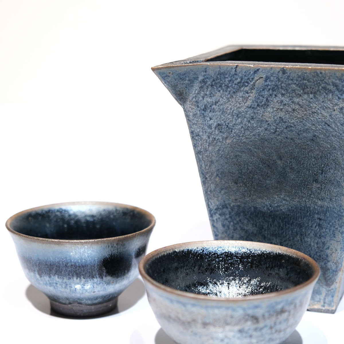 山下陶房 山下秀樹 銀化天目(ぎんかてんもく) 酒器揃 角片口 (大)・ぐい呑 2個
