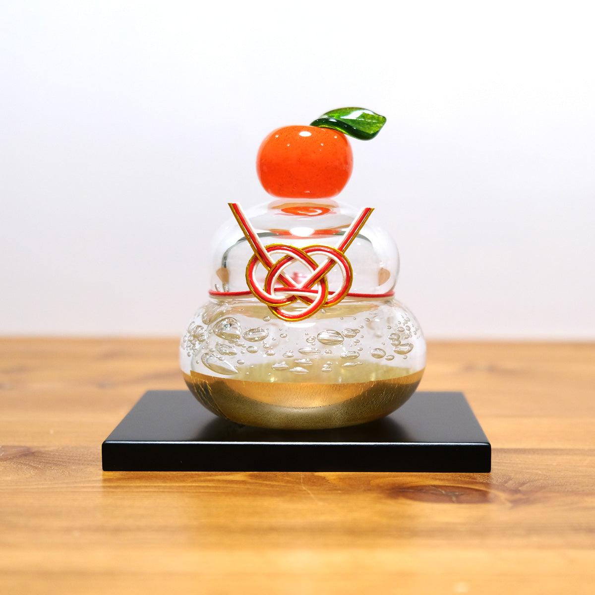 【12月10日頃入荷予定】ガラスの鏡餅（M） glass calico グラスキャリコ ハンドメイド ガラスアート 化粧箱付 ガラス製 かがみもち オブジェ 置物 お正月