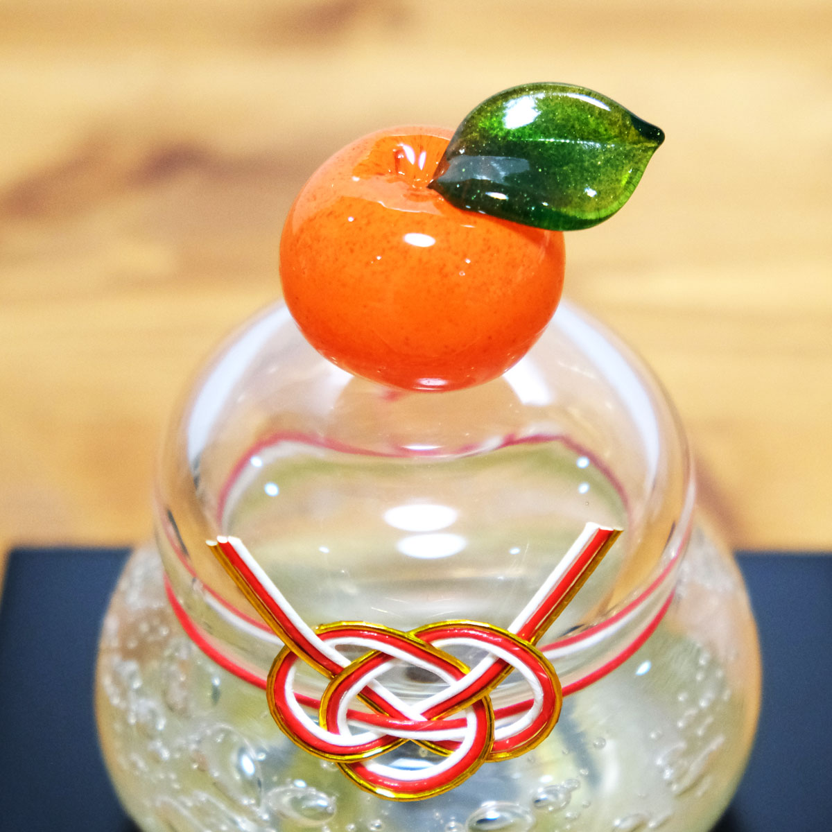 【12月10日頃入荷予定】ガラスの鏡餅（M） glass calico グラスキャリコ ハンドメイド ガラスアート 化粧箱付 ガラス製 かがみもち オブジェ 置物 お正月