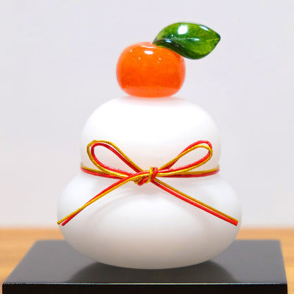 ガラスの白い鏡餅（S） glass calico グラスキャリコ ハンドメイド ガラスアート 化粧箱付 ガラス製 かがみもち オブジェ 置物 お正月